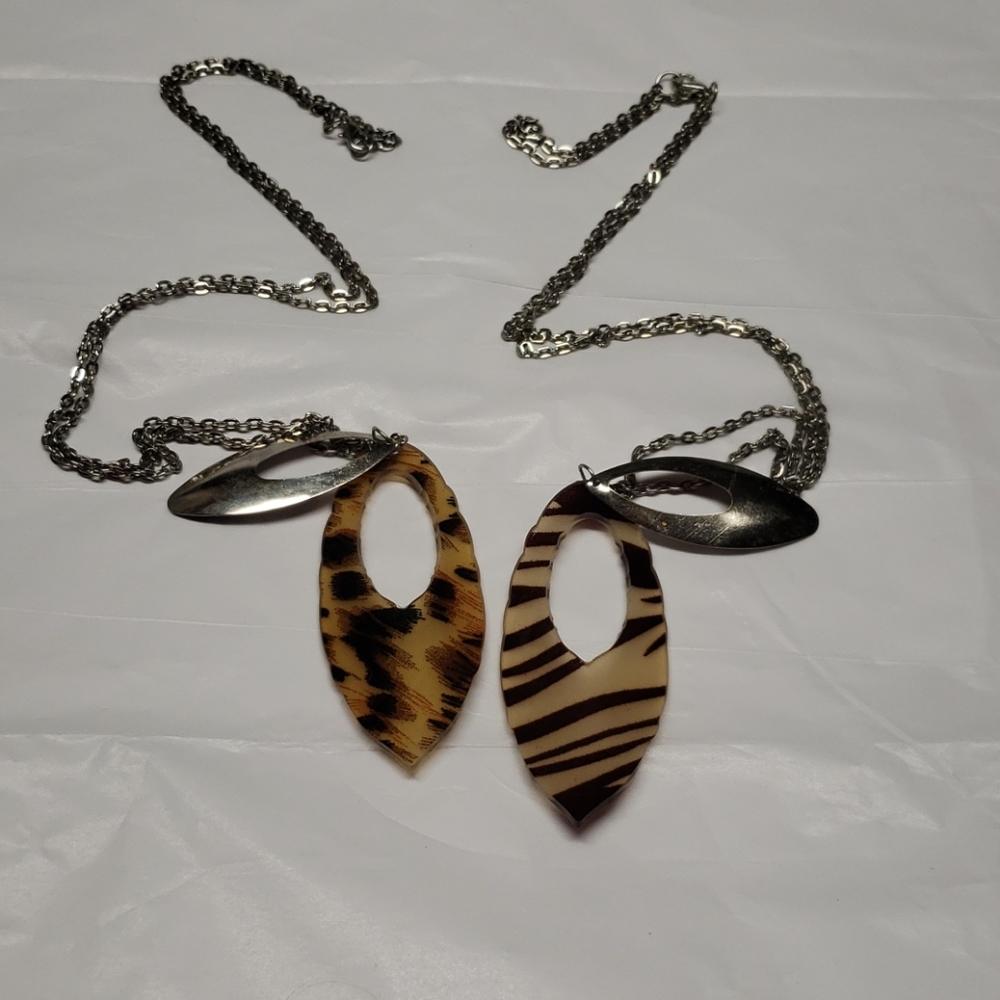 2 Necklaces - Picture 3 of 7